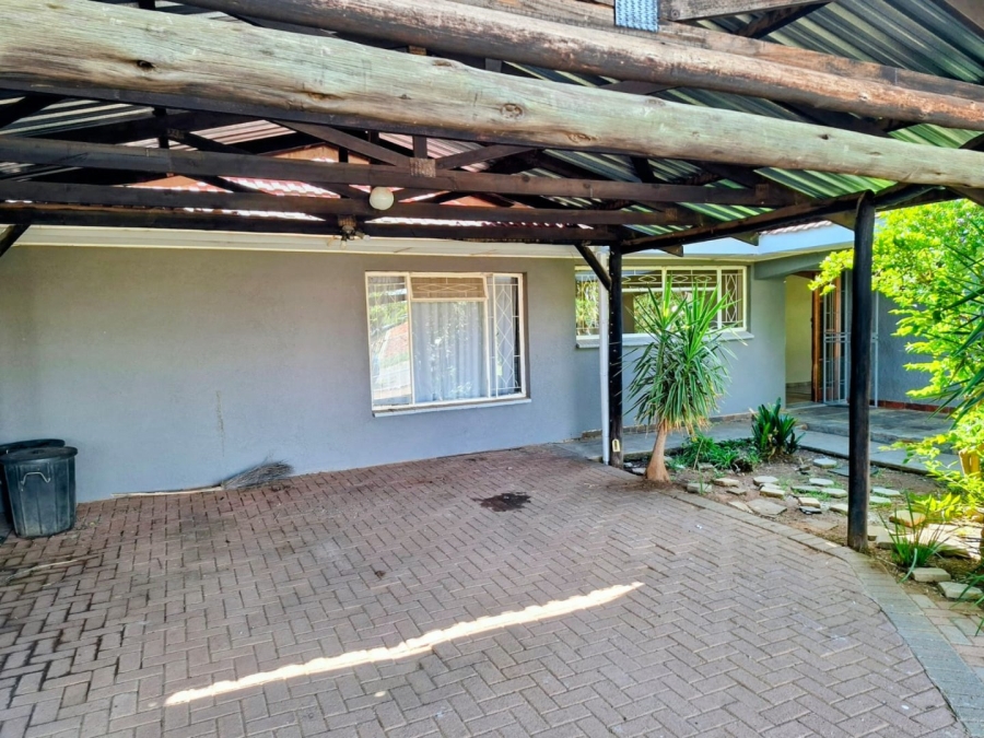 To Let 3 Bedroom Property for Rent in La Hoff North West